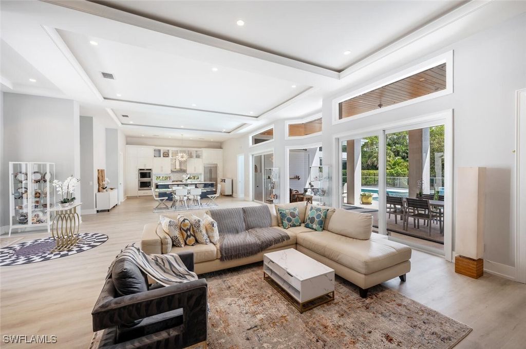 9240 The Ln, Naples