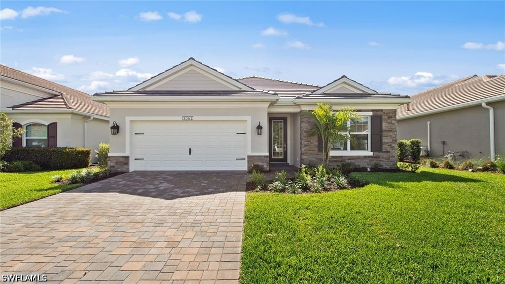 3062 Heritage Pines Dr, Fort Myers