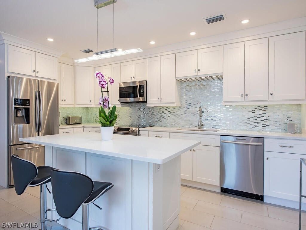 505 Broad Ave S 505, Naples