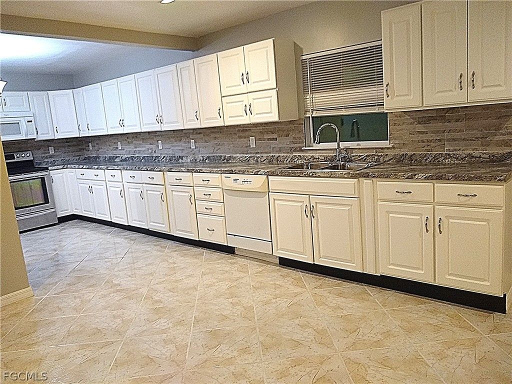 6870 Golden Rd, North Fort Myers