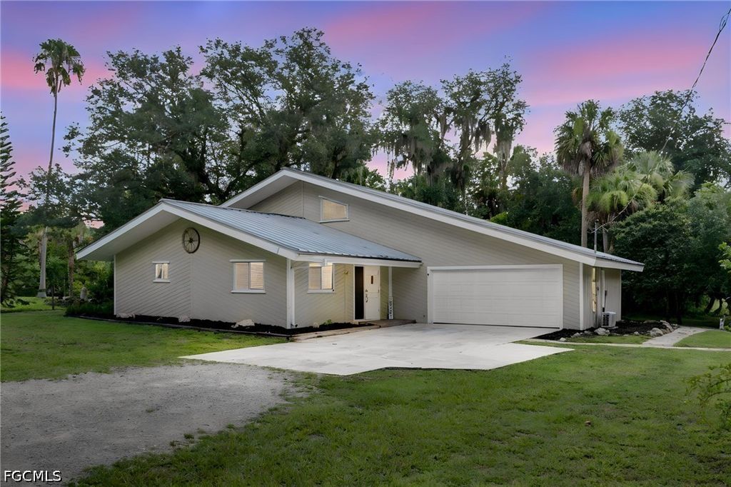 4613 Orange River Loop Rd, Fort Myers