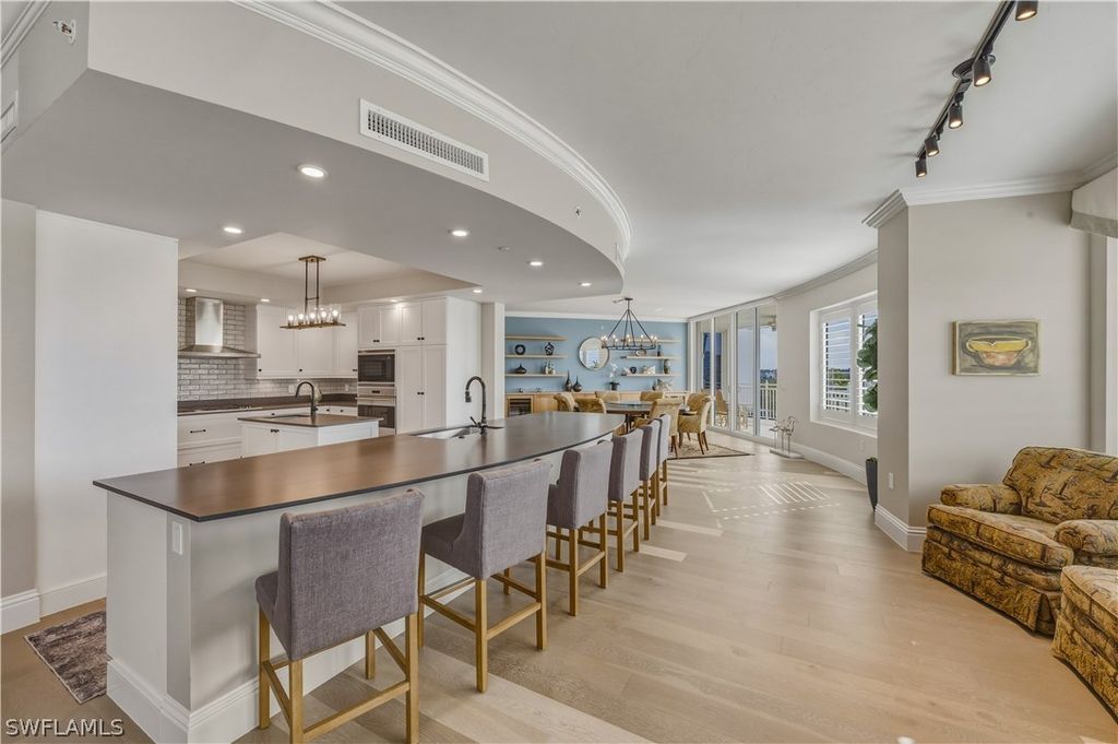 13665 Vanderbilt Dr 501, Naples