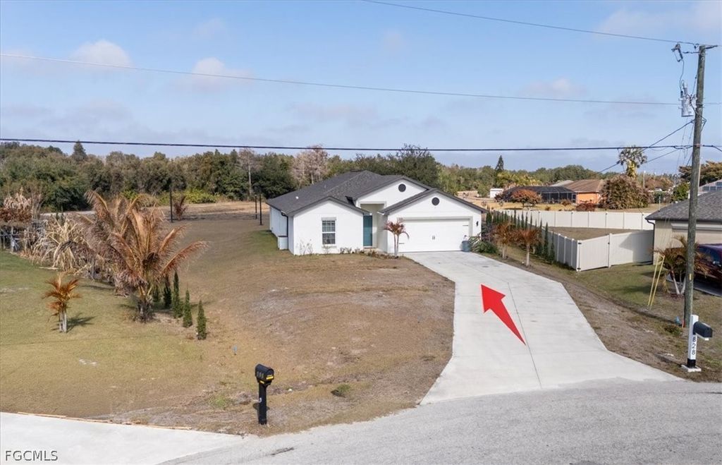 828 Youngreen Dr, Fort Myers