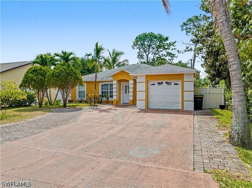 5222 Broward St, Naples