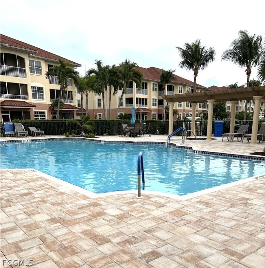 1137 Van Loon Commons Cir 202, Cape Coral