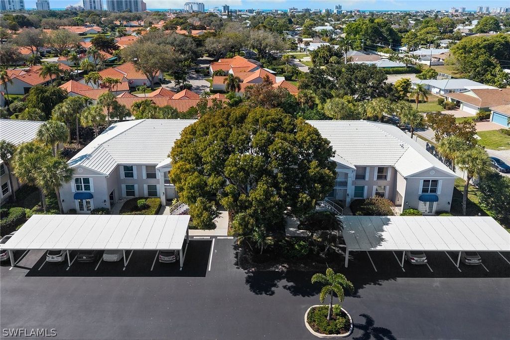 821 Gulf Pavilion Dr 106, Naples