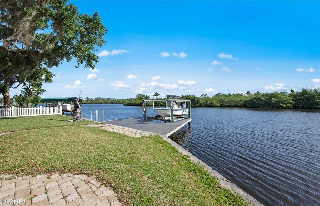 13782 River Forest Dr, Fort Myers