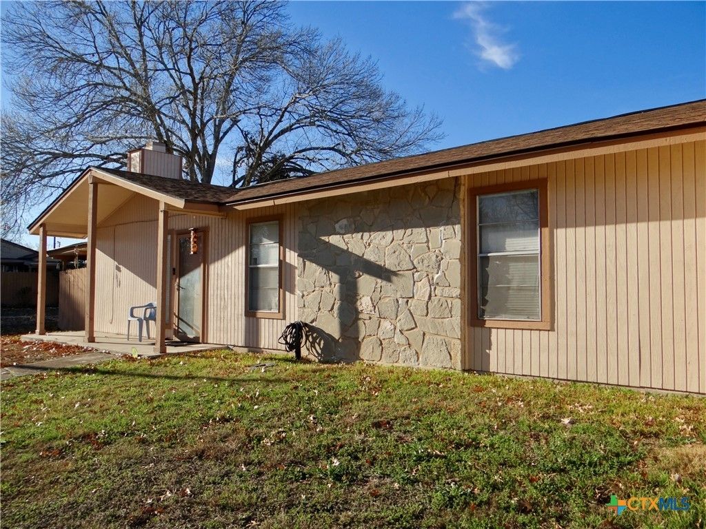 1051 Country Club Drive 16, Seguin