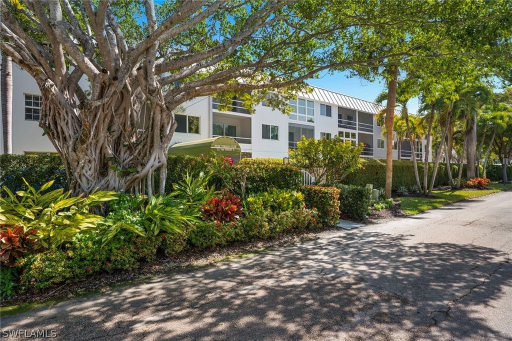 72 7th St S 108, Naples