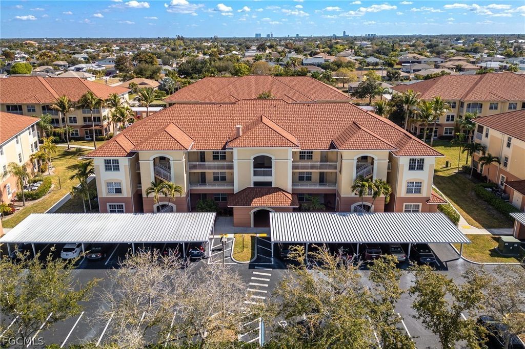 1105 Van Loon Commons Cir 304, CAPE CORAL