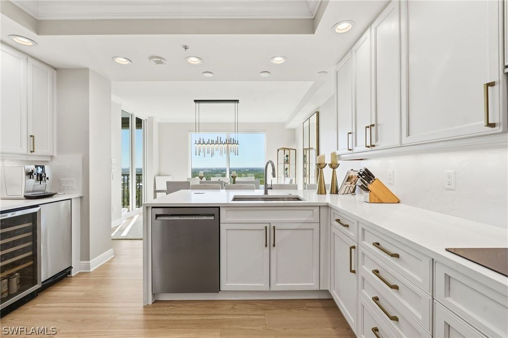 445 Cv Tower Dr 1001, Naples