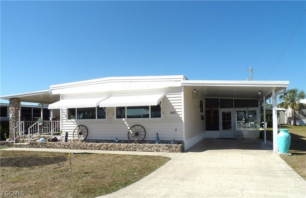 563 Timber Ln S, North Fort Myers