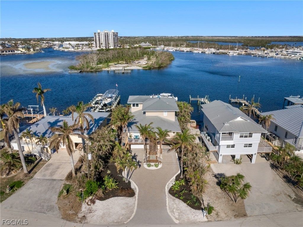 921 Prescott St, Fort Myers Beach