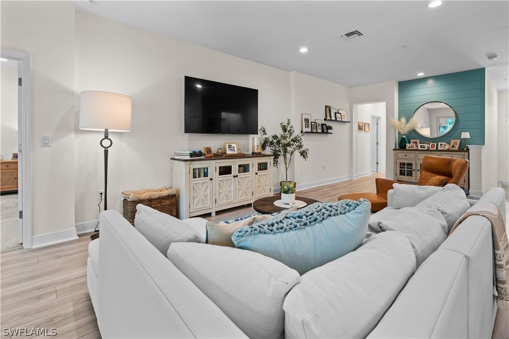 2280 Priory Ln 1106, Naples