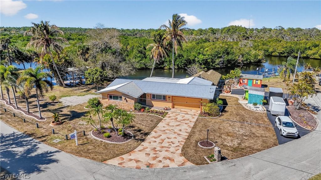 1324 Thompson St, North Fort Myers