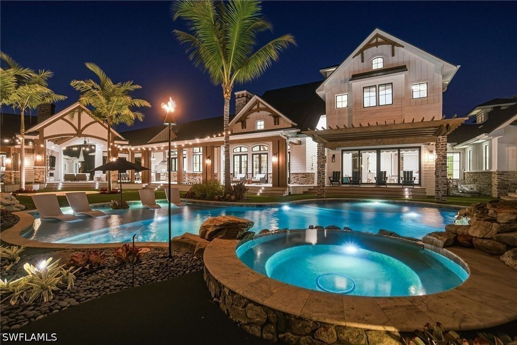 325 Cocohatchee Blvd, Naples