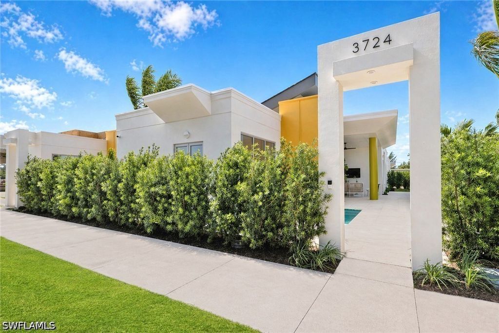 3724 Grove Cir, Naples