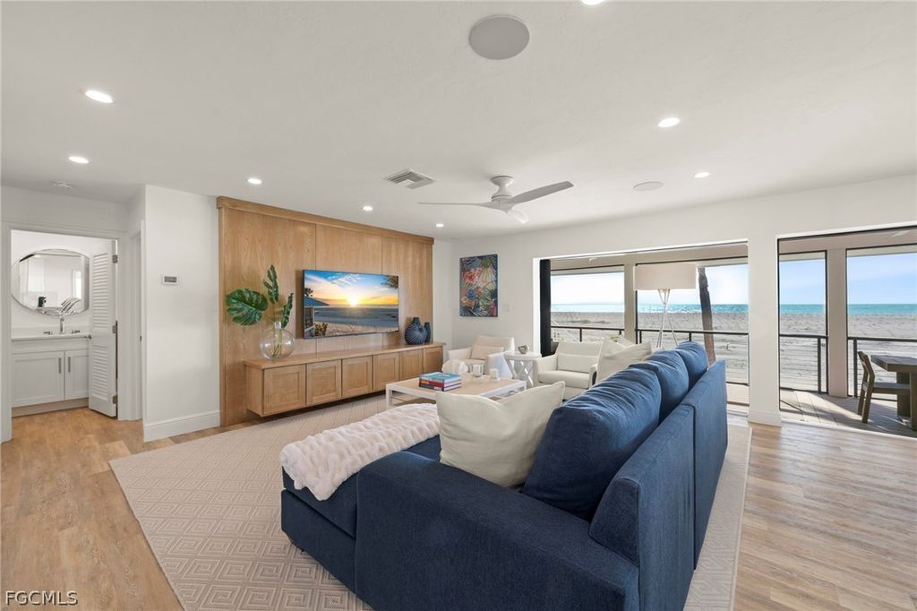 19 Beach Homes, CAPTIVA