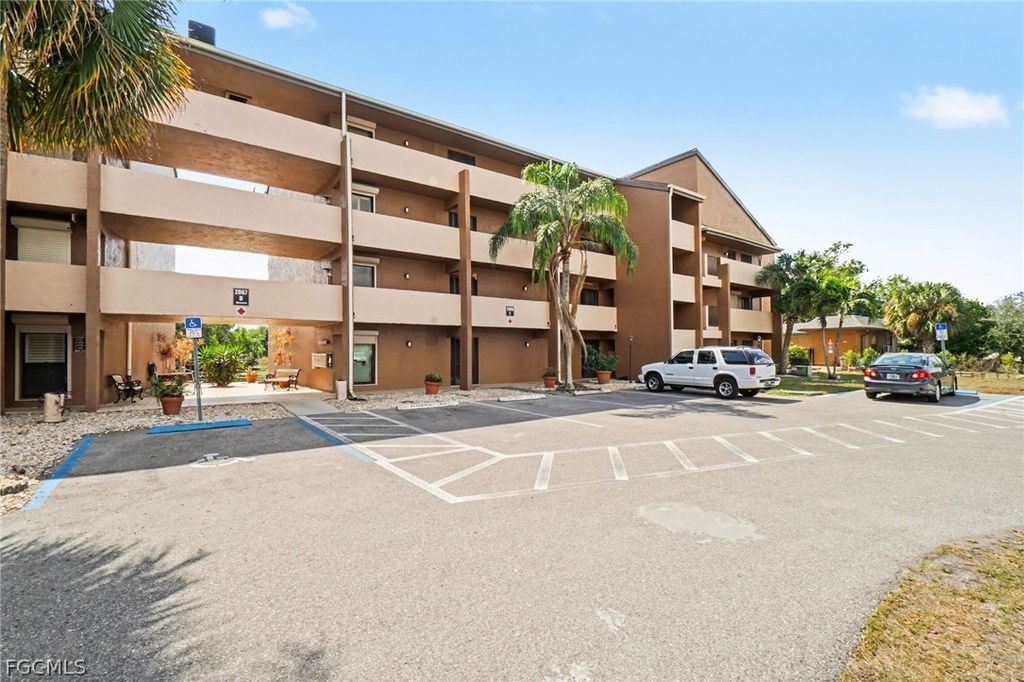 2069 W Lakeview Blvd 5, NORTH FORT MYERS