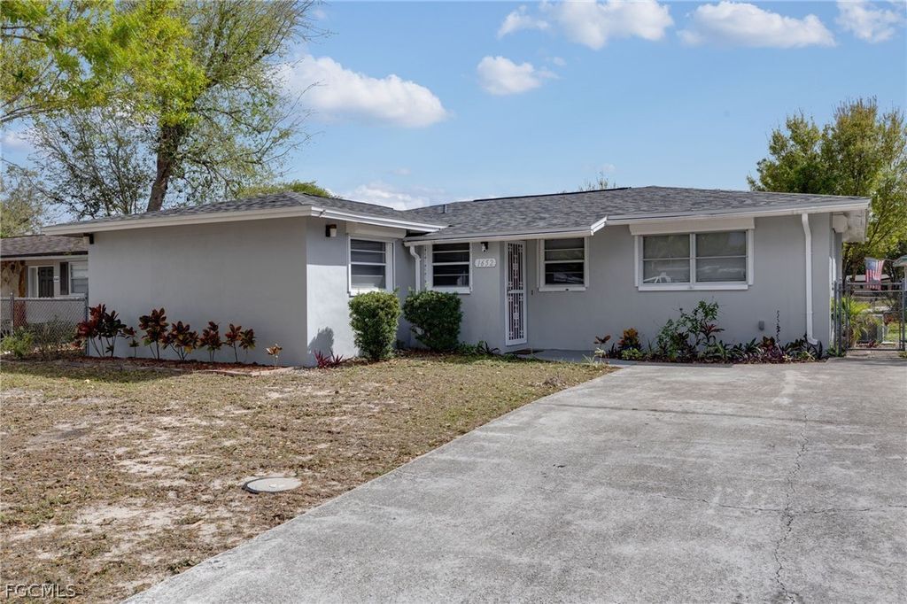 1652 Jamestown Ct, FORT MYERS
