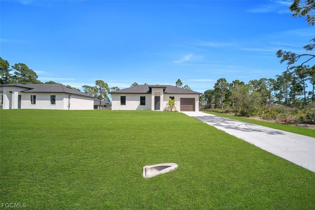 637 Summit Ave S, Lehigh Acres