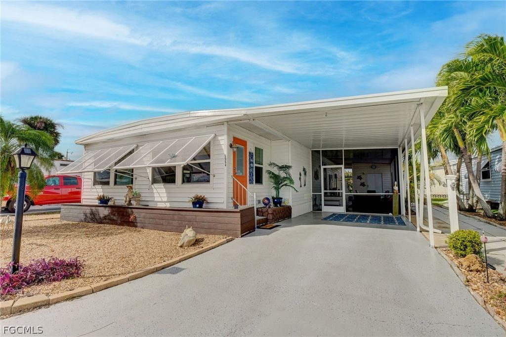 5554 Sir Walter Way, North Fort Myers