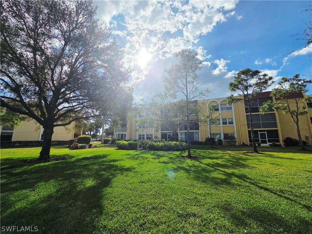 1086 Forest Lakes Dr 9207, NAPLES