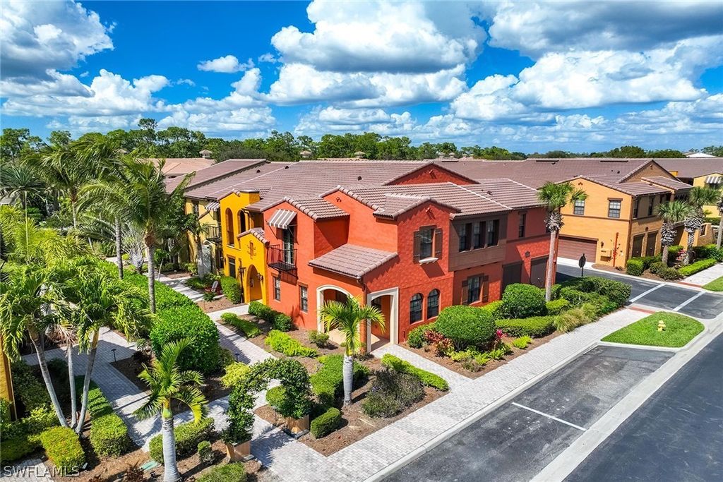 9037 Alturas St 3702, Naples