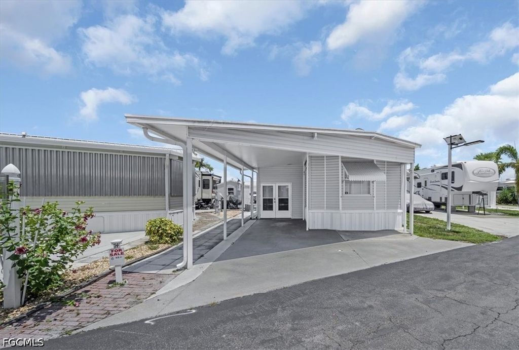 1159 Daniels Rd 74, Moore Haven