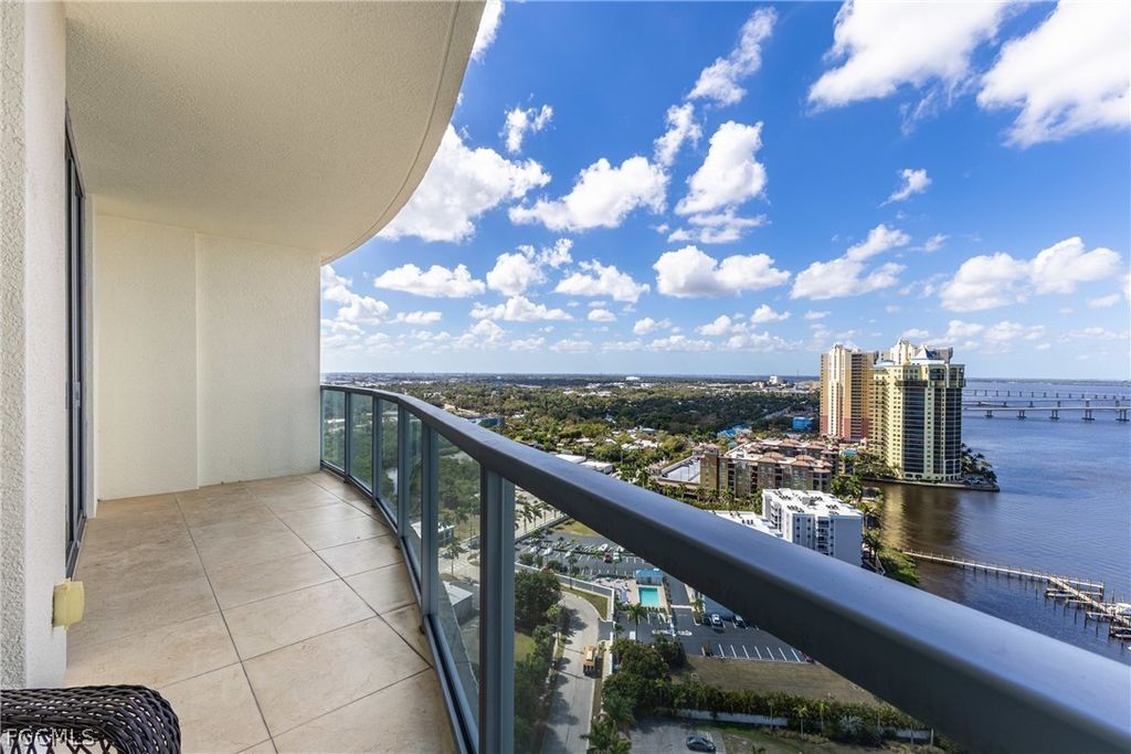 3000 Oasis Grand Blvd 2405, Fort Myers