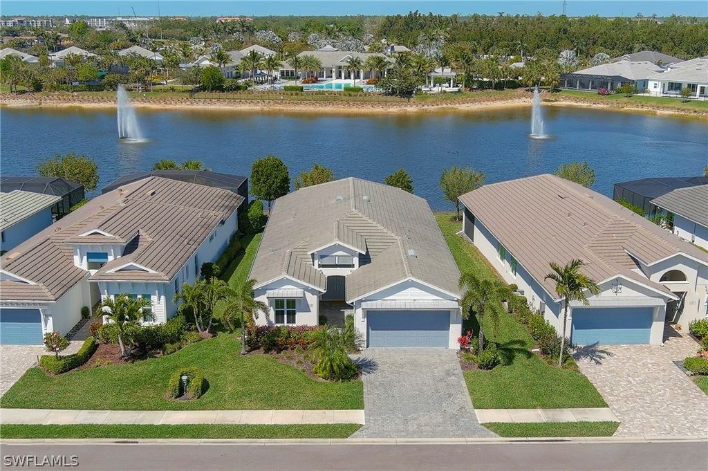8897 Redonda Dr, Naples