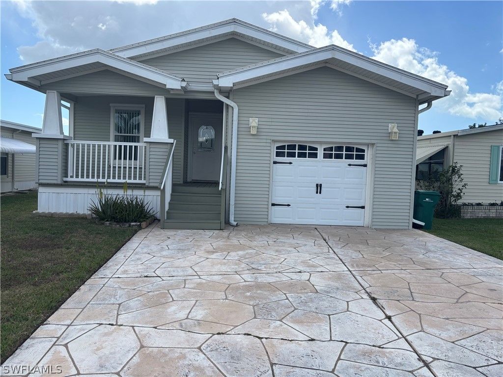 12 Aquamarine Ave 12q, Naples
