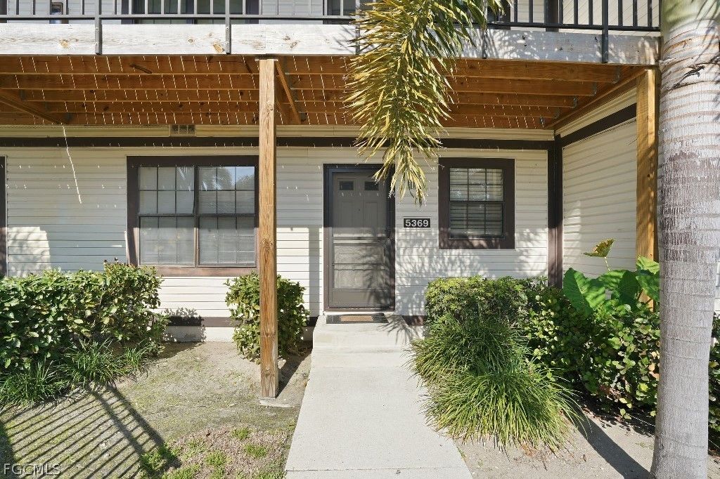 5369 Treetops Dr M102, Naples