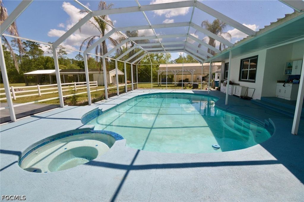 3551 Red Barn, ORMOND BEACH