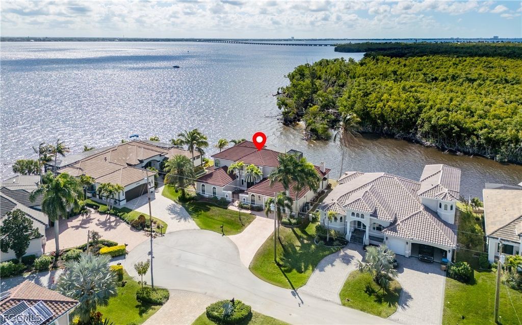 2374 Coral Point Dr, Cape Coral