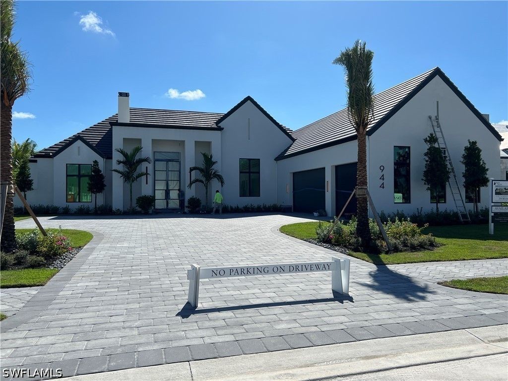 944 Chimney Rock Rd, Naples