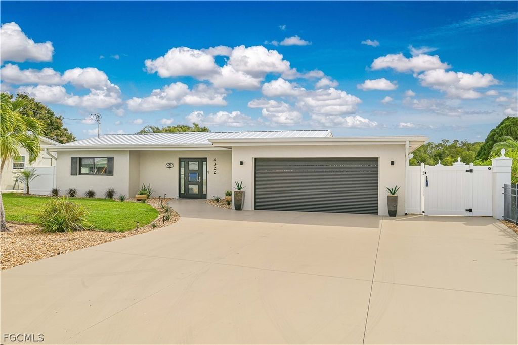 4322 Harbour Ln, North Fort Myers