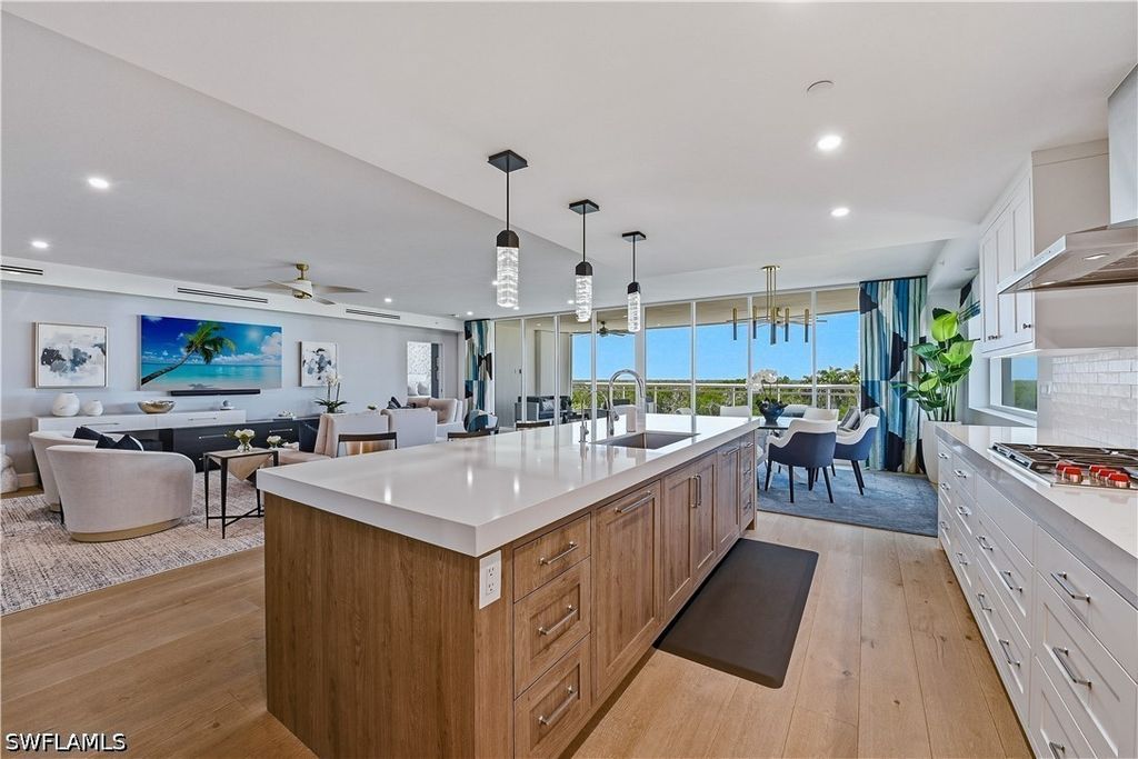 13935 Old Coast Rd 406, Naples