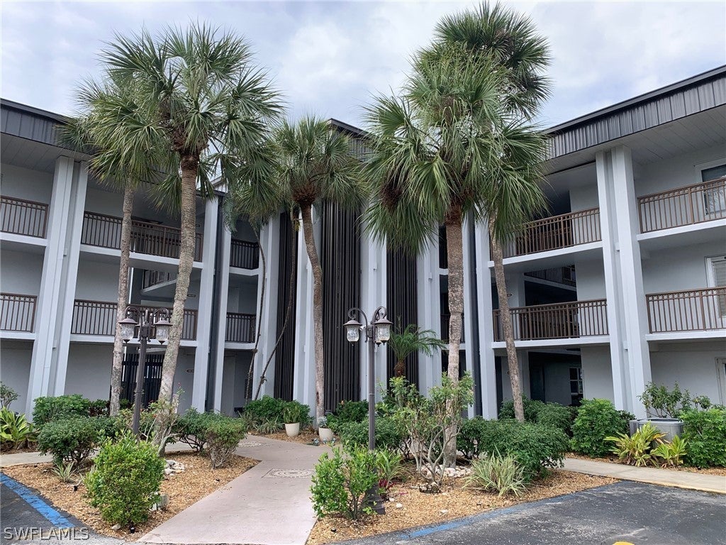 1740 Pine Valley Dr 213, Fort Myers