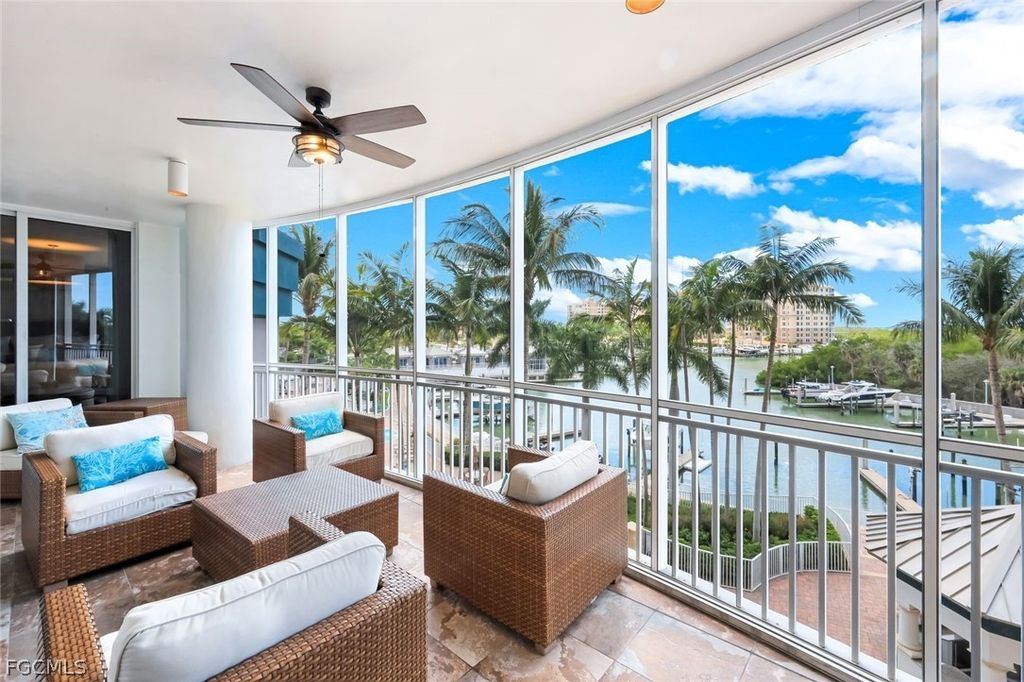 13675 Vanderbilt Dr 406, Naples