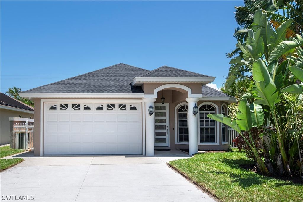 823 96th Ave N, Naples