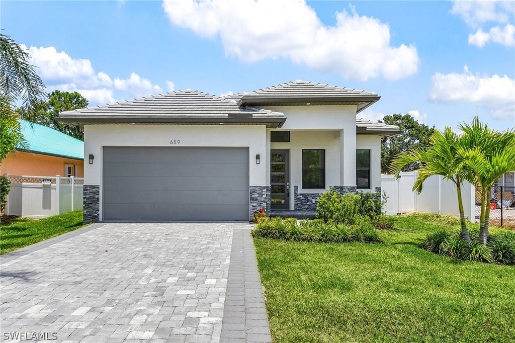 859 108th Ave N, Naples