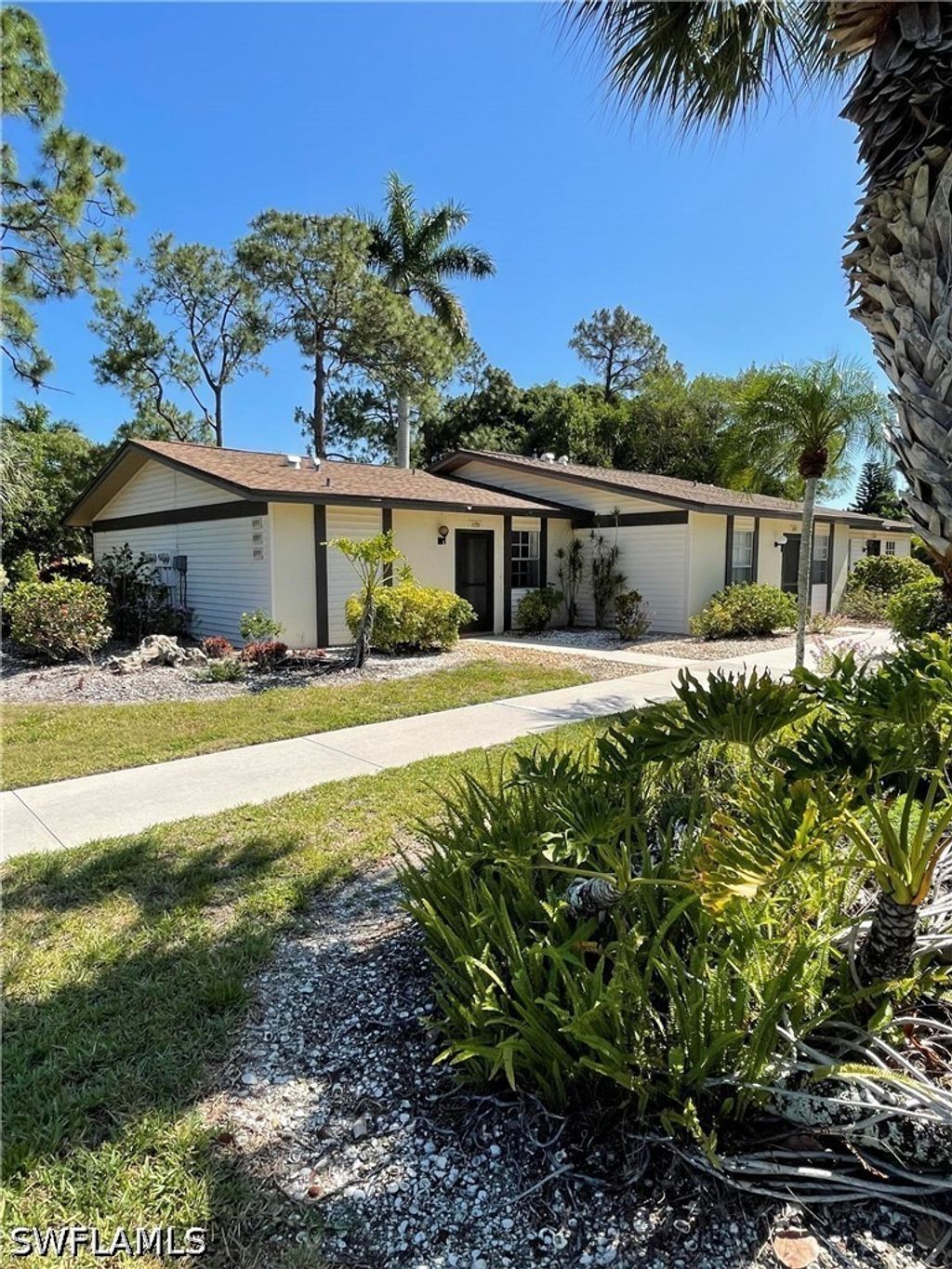 1095 Pine Isle Ln 1095, Naples