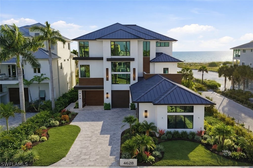 6100 Ct St, Fort Myers Beach