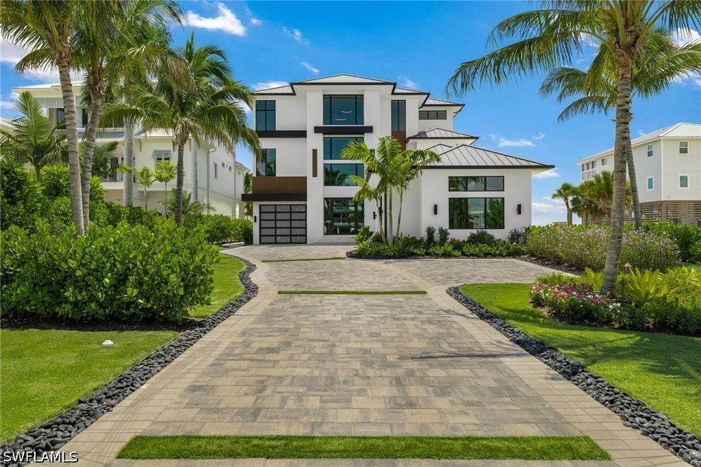 6100 Ct St, Fort Myers Beach