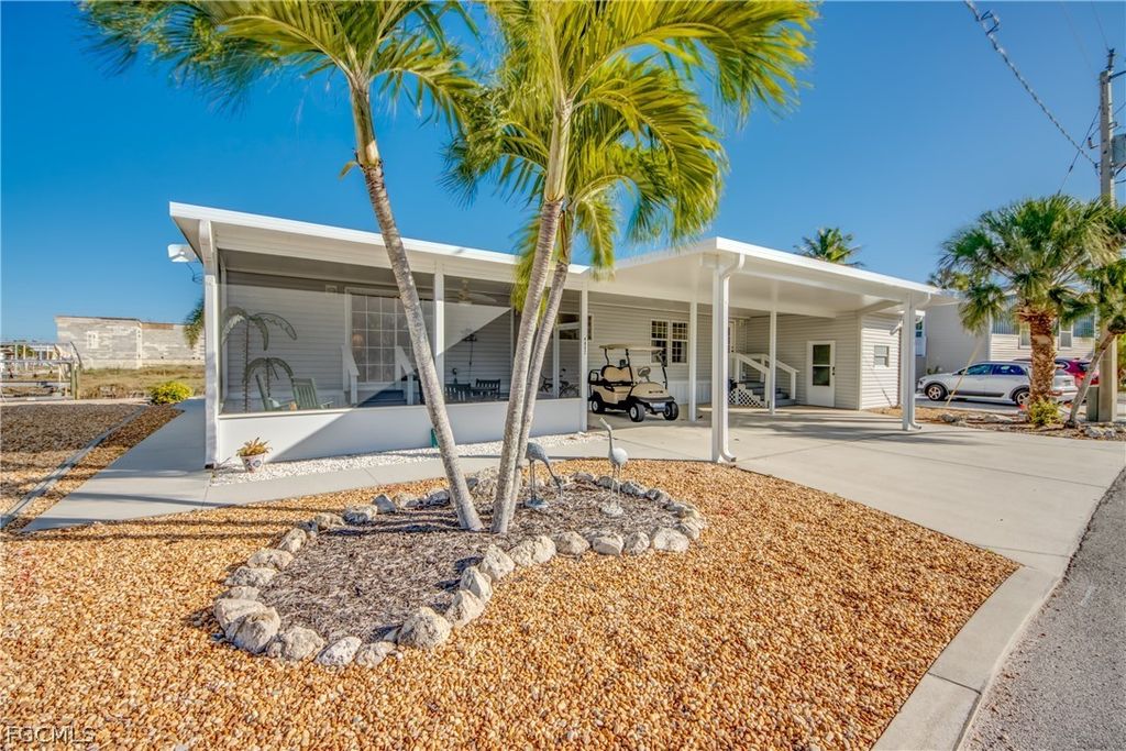 4892 Gulfgate Ln, ST. JAMES CITY