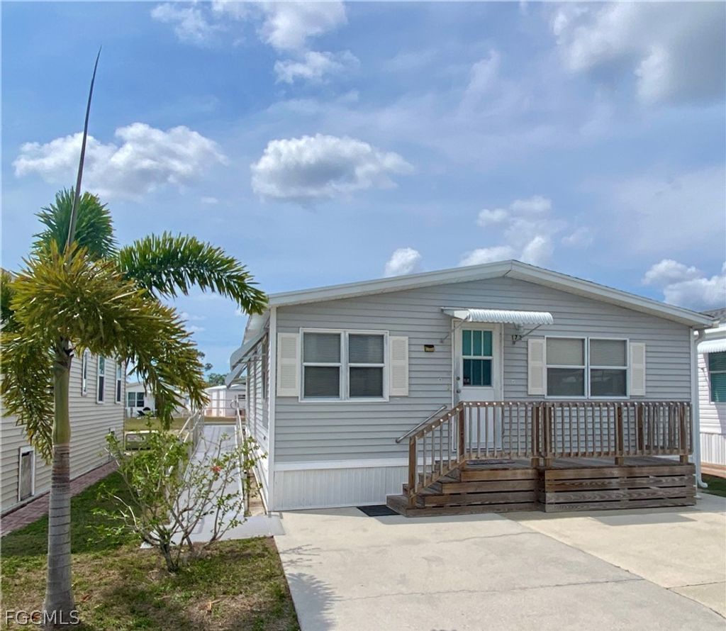 172 Vista Mar Dr, North Fort Myers