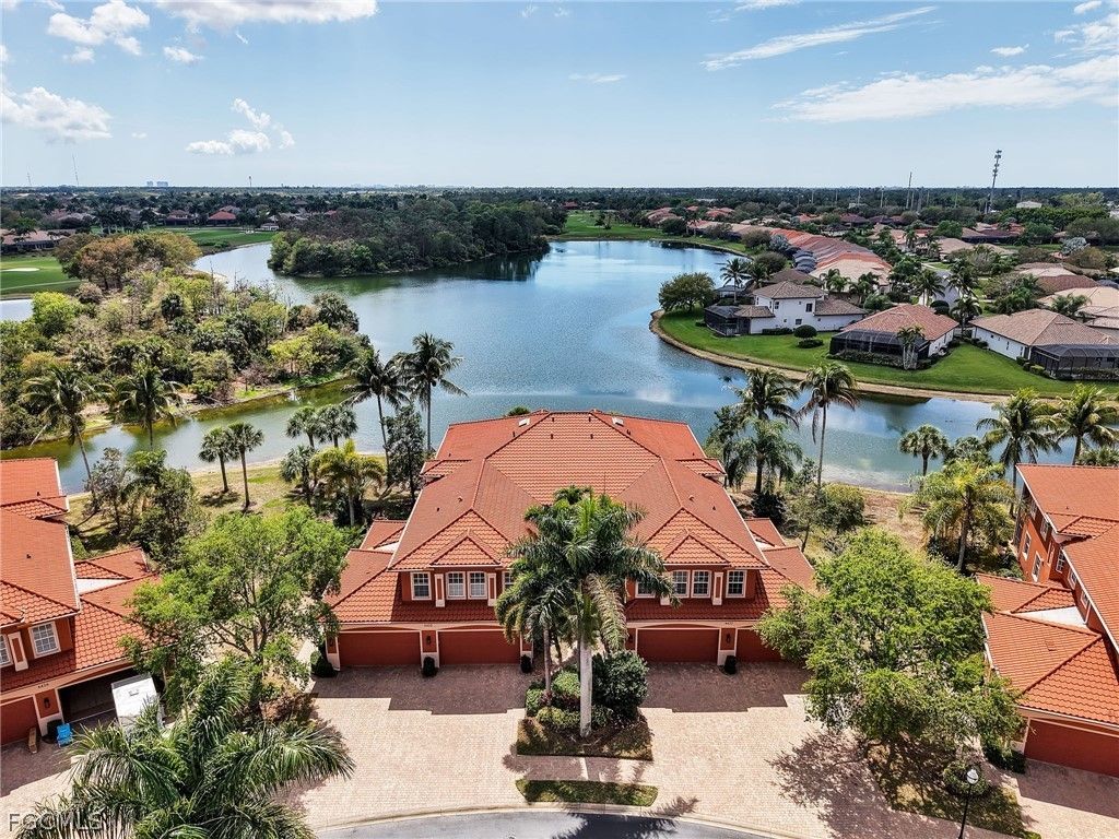 6422 Legacy Cir 704, Naples