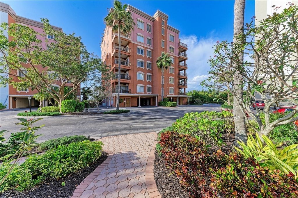 14813 Laguna Dr 401, Fort Myers