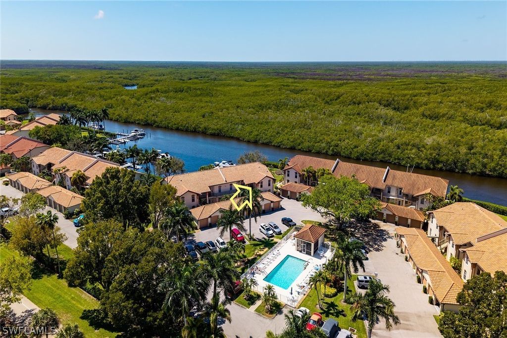 194 Newport Dr 908, Naples